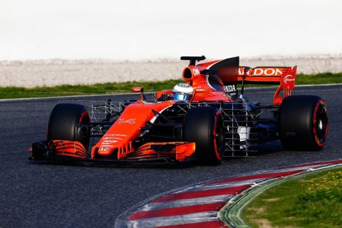 Alonso punktuje Hondę za brak mocy i niezawodności