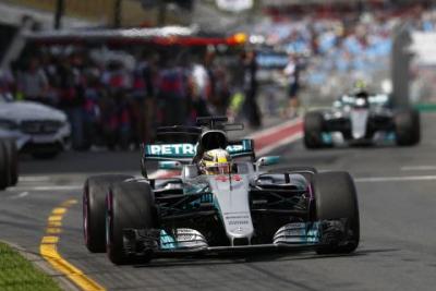 Hamilton najszybszy po piątkowych treningach w Australii