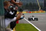 Hamilton: błędny tryb pracy silnika pomógł mi utrzymać Vettela z tyłu