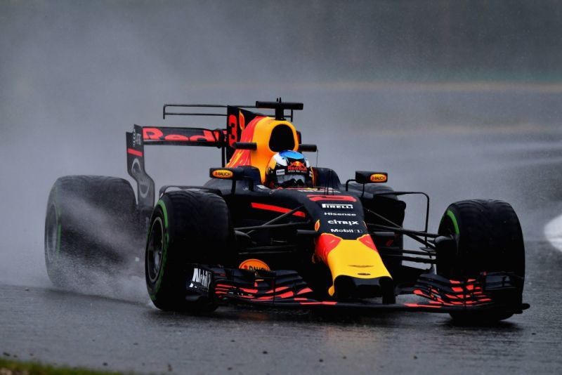 Red Bull pokazał jak można jeździć po mokrym torze