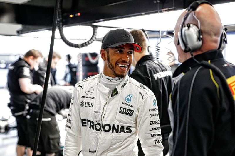Hamilton straszy nowym trybem pracy silnika Mercedesa