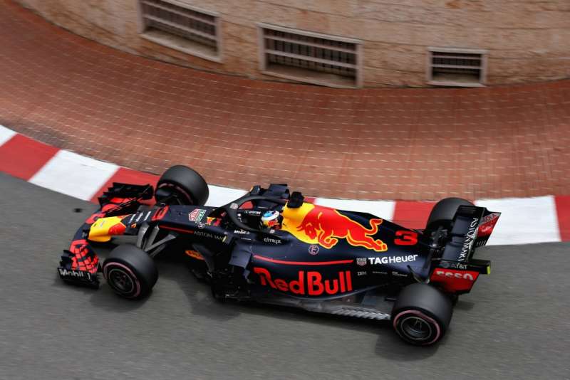 Ricciardo znowu najszybszy, Verstappen znowu na bandzie