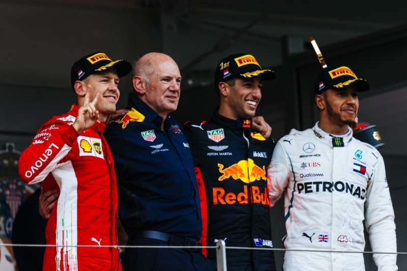 Hamilton: Ricciardo powinien pozostać w Red Bullu