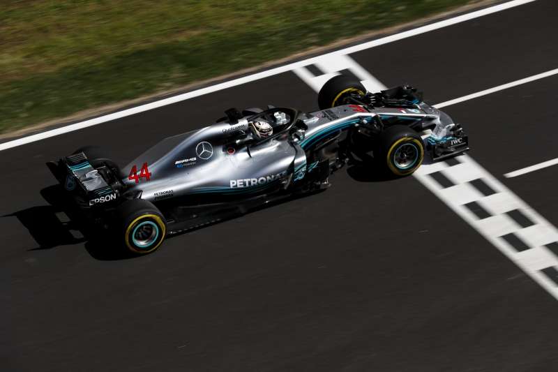 Mercedes najszybszy po pierwszym treningu na torze Silverstone
