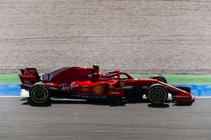 Q1: Ferrari najszybsze - Hamilton z usterką skrzyni biegów