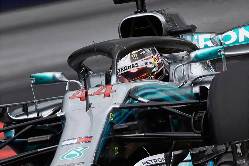 Mercedes najszybszy, Ferrari traci sekundę po pierwszym treningu