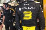 Dobry dzień Renault, mimo incydentu Ricciardo