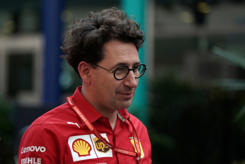 Binotto przyznał, że FIA wymusiła na Ferrari pit stop Leclerca