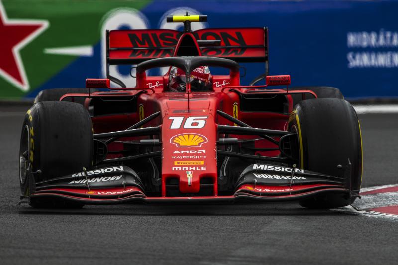 Leclerc i Vettel najszybsi w zmiennych warunkach