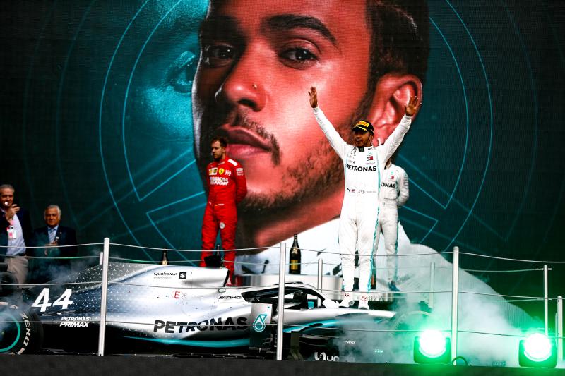 Villeneuve: Hamilton myśli o transferze do Ferrari