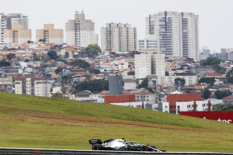 Hamilton przed Verstappenem w trzecim treningu na Interlagos