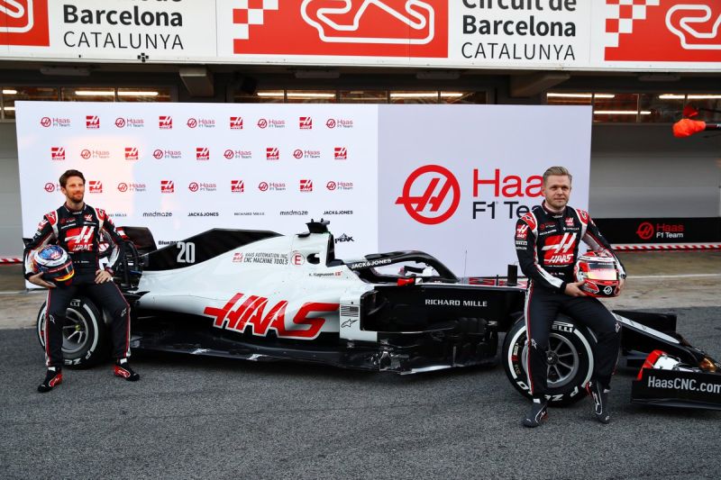 Haas oficjalnie zaprezentował nowe auto pod Barceloną