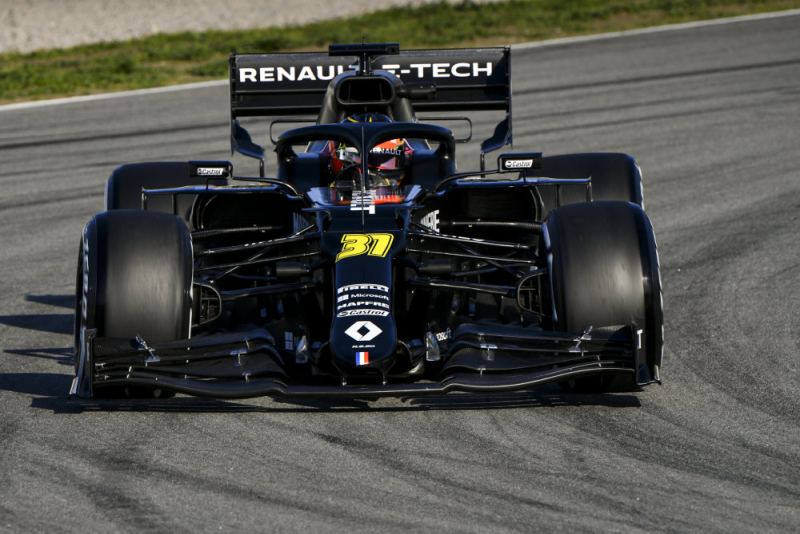 Renault i Racing Point pokazały nowe bolidy na torze (zdjęcia)