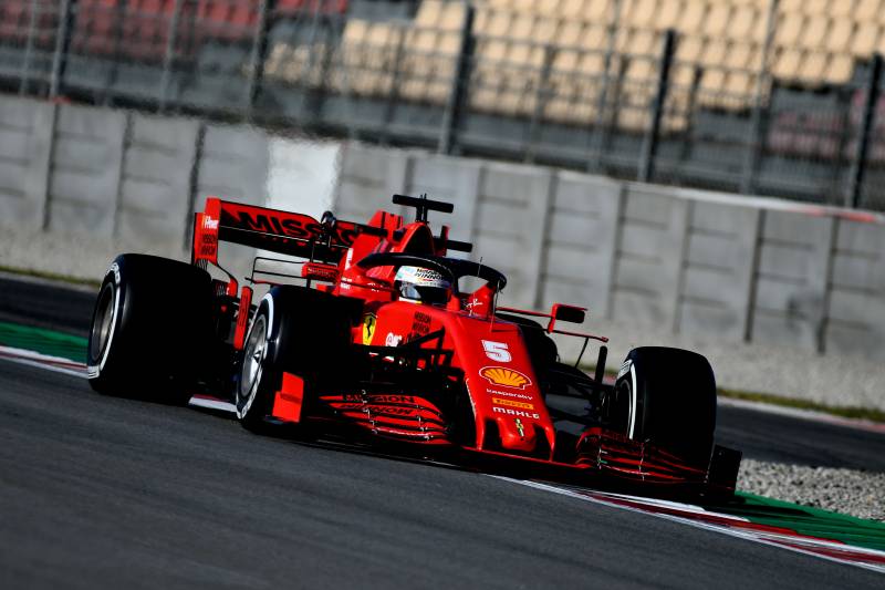 Vettel najszybszy, Mercedes z kolejną awarią po piątym dniu testów F1