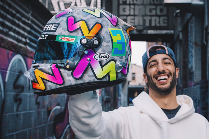 Ricciardo zaprezentował nowy kask przed GP Australii