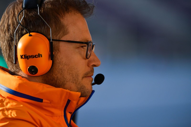 Andreas Seidl został w Australii z pracownikami McLarena