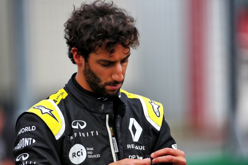 Ricciardo: Vettel musi być cierpliwy, jeśli chce przejść do Astona Martina