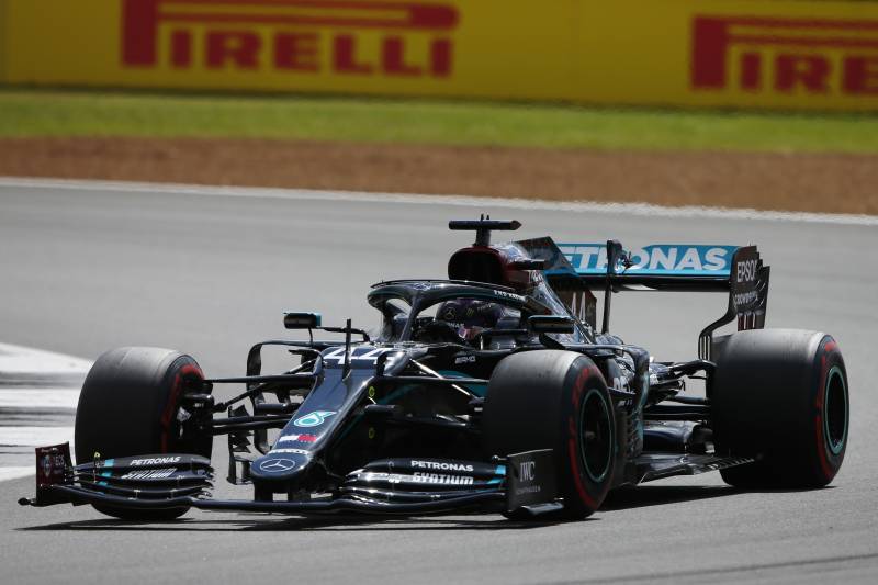 Hamilton śrubuje rekord zdobytych pole position, Mercedes miażdży rywali