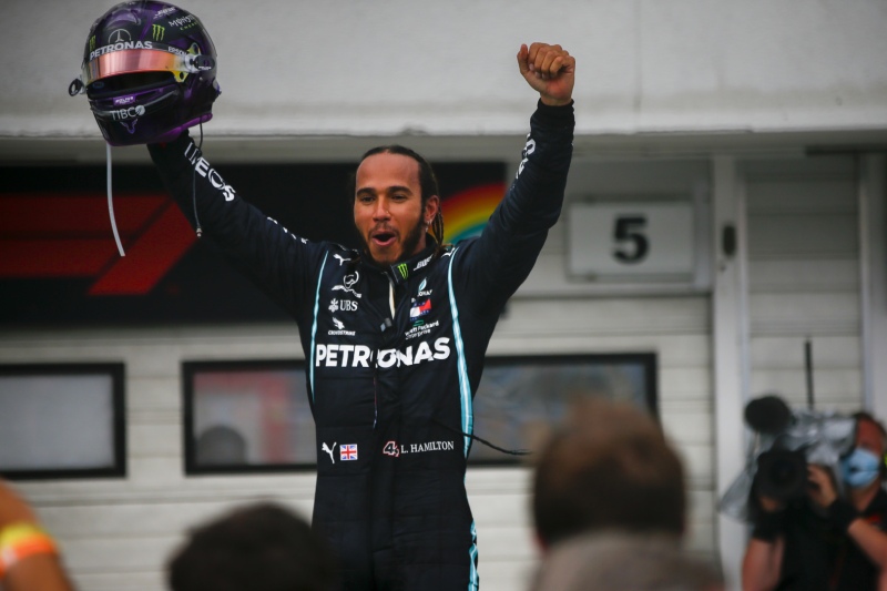 Hamilton zachęca Pirelli do wybierania miększych mieszanek ogumienia