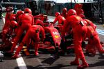 Ferrari podało przyczynę długiego pit stopu Leclerca 