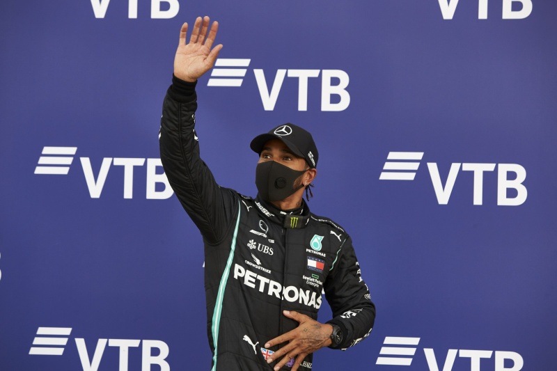 FIA zareagowała na koszulkę Hamiltona i wprowadziła zakaz