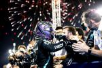 Hamilton wygrywa Grand Prix Bahrajnu po kapitalnej walce z Verstappenem