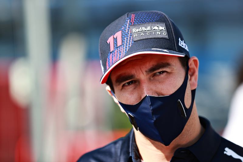 Perez nie ukrywa, że na razie korzysta z ustawień bolidu Maksa Verstappena