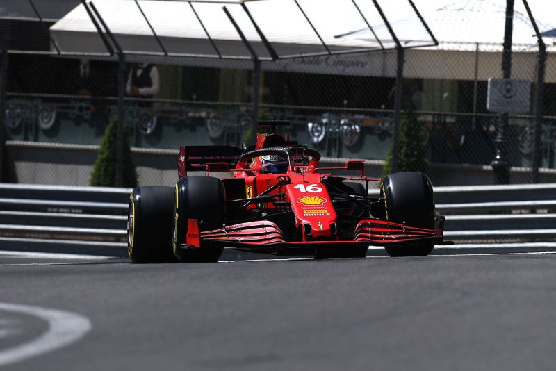 Ferrari przyznało, że korzysta z bardziej elastycznego tylnego skrzydła