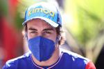 Alonso przyznaje, że wiele razy oglądał powtórki z końcówki wyścigu w Baku