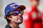 Alonso: FIA powinna skupiać się na ważniejszych sprawach niż palenie gumy