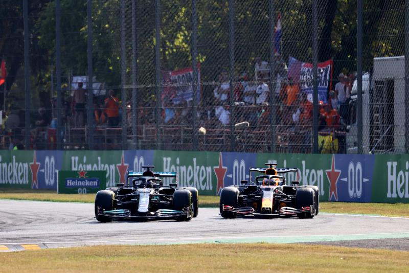 Villeneuve, Massa i Di Resta ocenili incydent Verstappena z Hamiltonem
