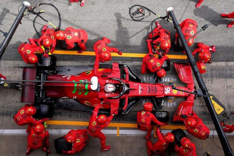 Ferrari podebrało kilku inżynierów od Red Bulla i Mercedesa