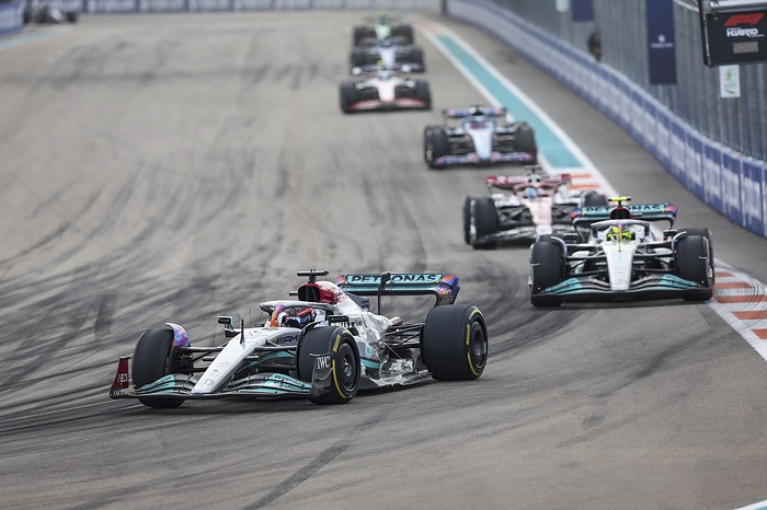 FIA interweniowała podczas pojedynku Russella i Hamiltona