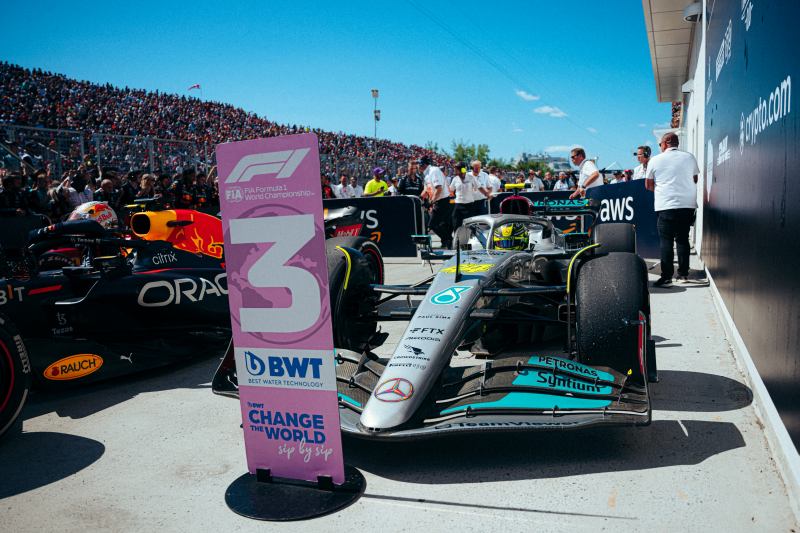 Mercedes znowu w pełni wykorzystał problemy rywali i stanął na podium