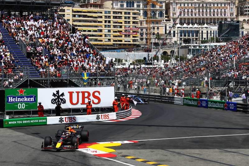 Briatore krytykuje Ferrari za błędy w Monako