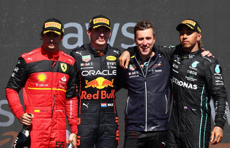 Hamilton, Verstappen, Perez i Sainz z karnymi przesunięciami na starcie