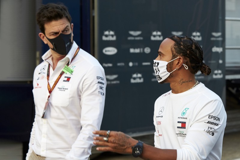 Wolff jest pewny, że Hamilton przedłuży kontrakt z Mercedesem