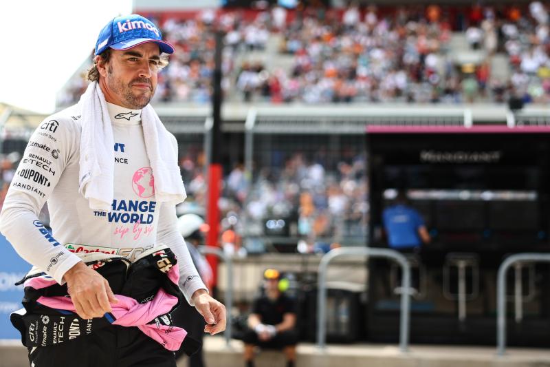Alonso przetestuje bolid Astona Martina jeszcze w 2022 roku