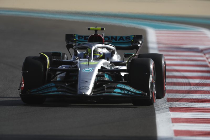 Mercedes szybki w pierwszych sesjach GP Abu Zabi