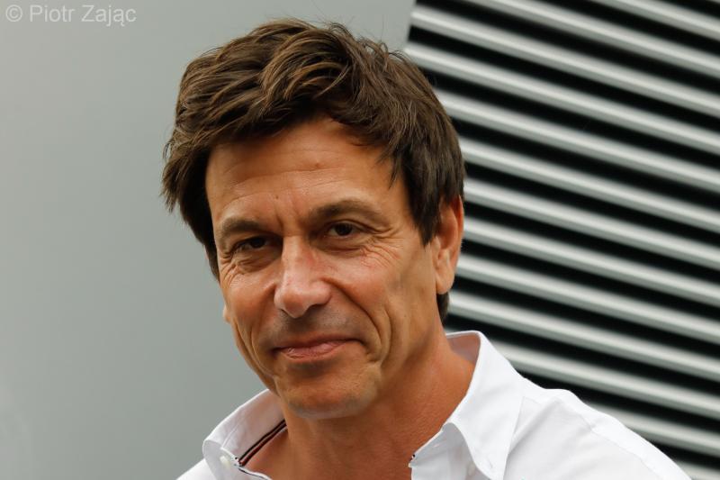 Wolff nie spodziewa się mistrzowskiej posuchy podobnej do Ferrari i Red Bulla