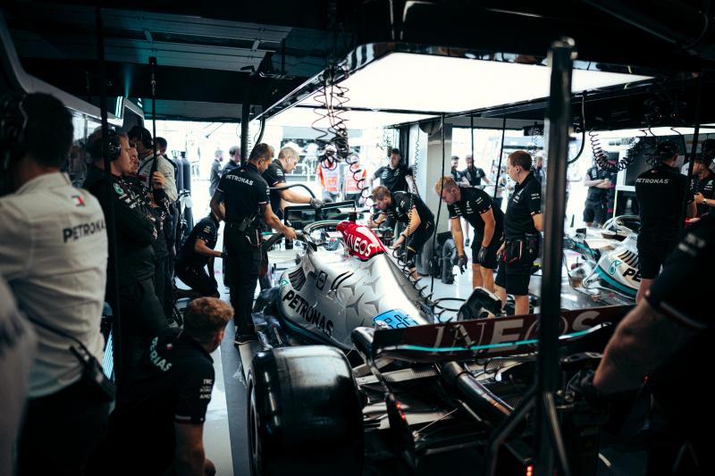 Mercedes uruchomił przyszłoroczny bolid, Haas przeszedł testy zderzeniowe