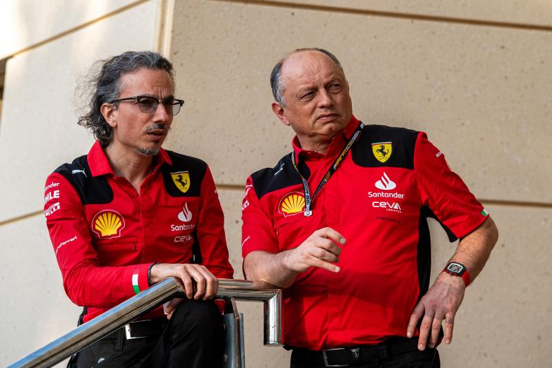 Rozmowy Leclerca z Elkannem i niezadowolenie Vasseura. Czystki w Ferrari? (akt.)