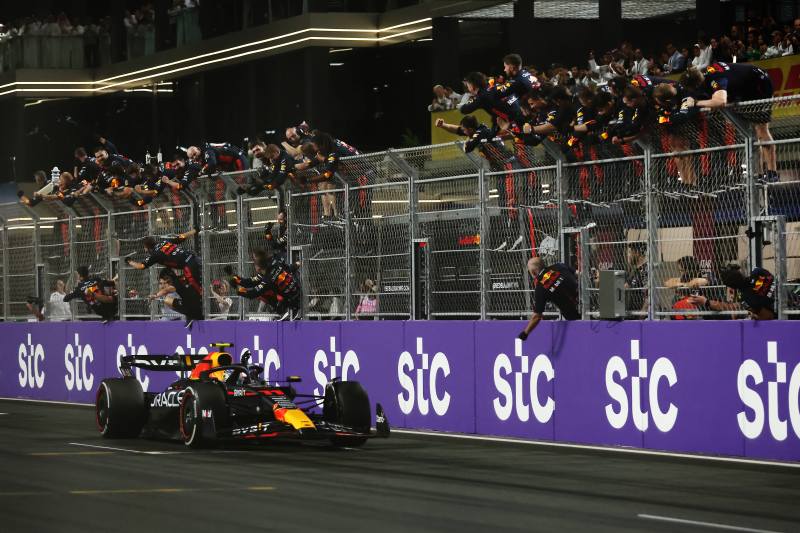 FIA zakazuje ekipom świętowania zwycięstw na pit wall