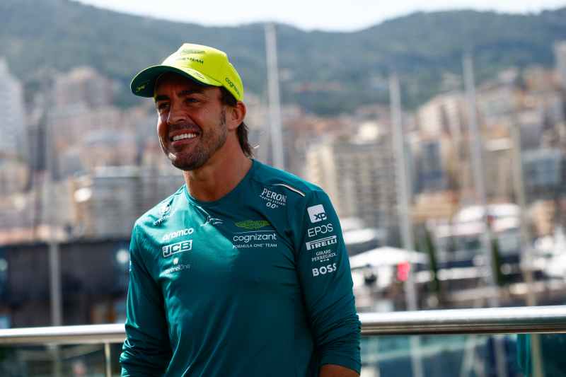 Alonso: jeżeli Hamilton chce być wiarygodny, powinien zostać w Mercedesie