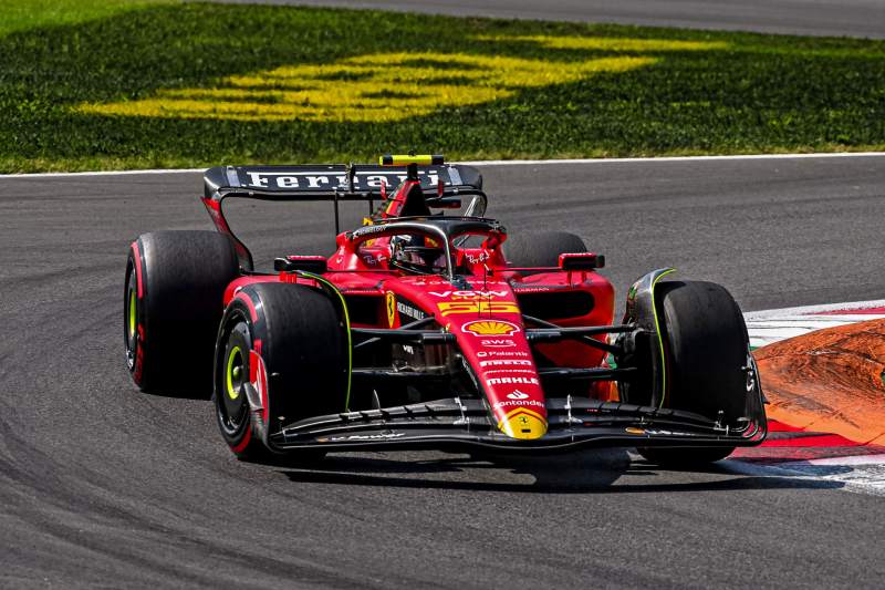Sainz zdobył pole position na domowym torze Ferrari