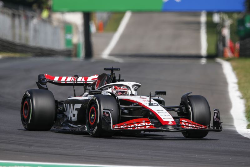 Obaj kierowcy Haasa zdublowani w GP Włoch