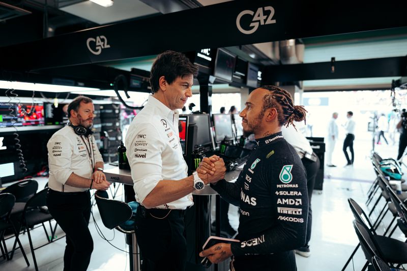 Hamilton potępił zachowanie FIA w związku ze sprawą Wolffów