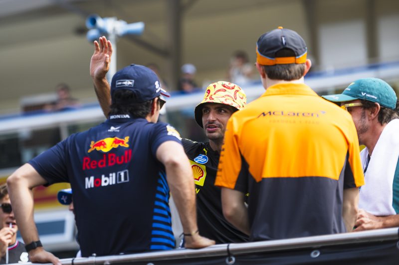 Red Bull obwinił Sainza za kolizję z Perezem