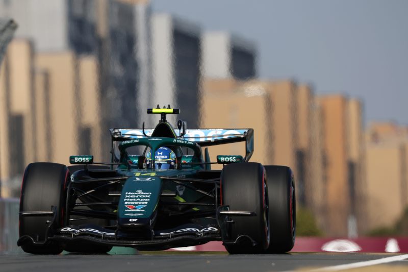 Problemy Astona Martina z wibracjami i akumulatorami doprowadziły do podwójnego wycofania się