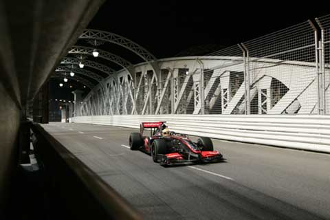 Hamilton zdobywa GP Singapuru